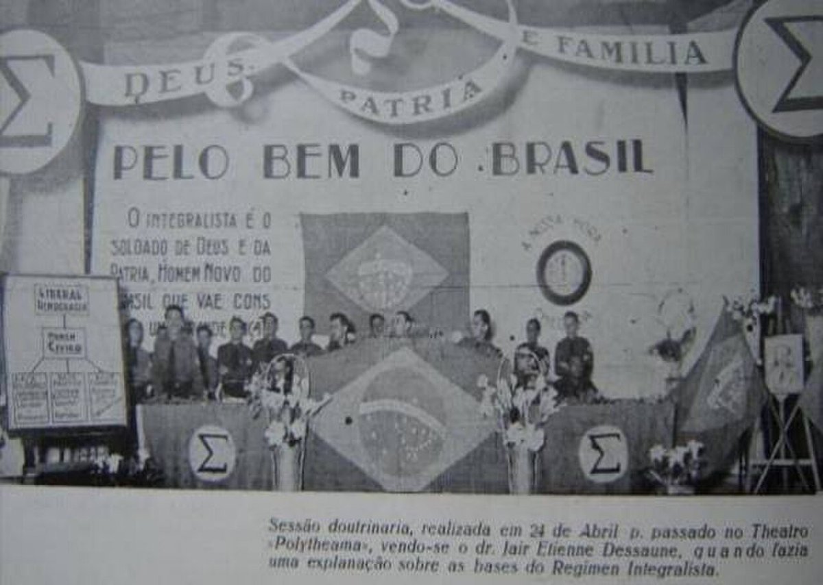yamastars_'s tweet photo. não sei se vcs sabem, mas "deus, pátria, familia e liberdade" é LITERALMENTE UM LEMA FASCISTA DOS ANOS 40. não é a toa q te chamaram de nazista https://t.co/LNScVEfs8v