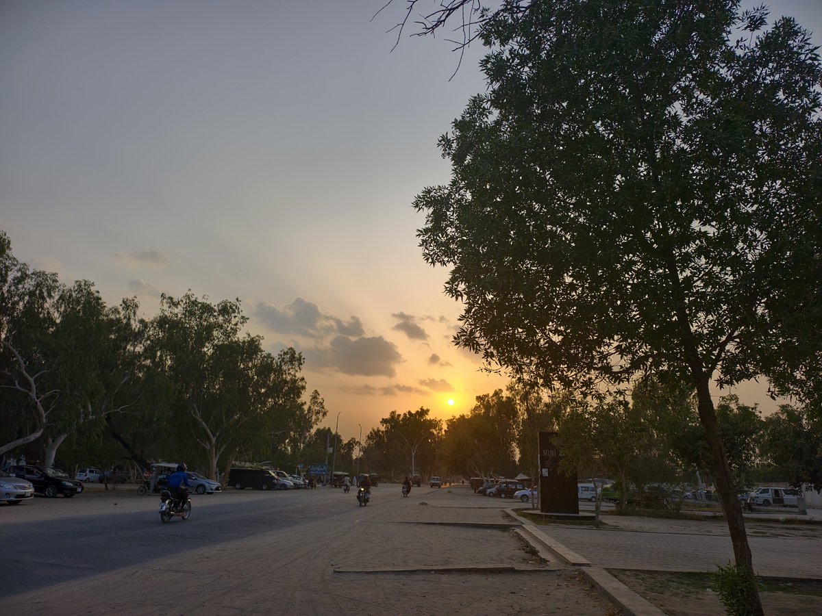 Khuram_'s tweet photo. Golden Hour in Bhakkar https://t.co/uMdWz2YWnJ