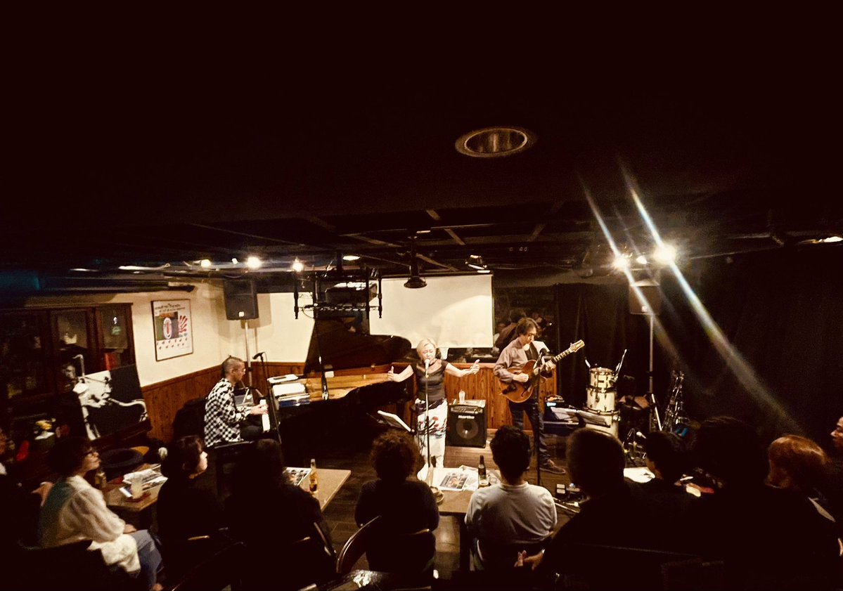 LushLife_Rie's tweet photo. 昨夜10/6は『The Key LIVE tour 2026』！vo大野えりさんが約3年ぶりに出演❣️
えりさんの圧倒的な歌声、川村健さんのP、松原慶史さんのGが奏でるトリオのグルーヴは圧巻の一言。
極上の時間を届けてくださった出演者の皆様、お越しいただいた皆様、本当にありがとうございました！ https://t.co/8zRfUAZngh
