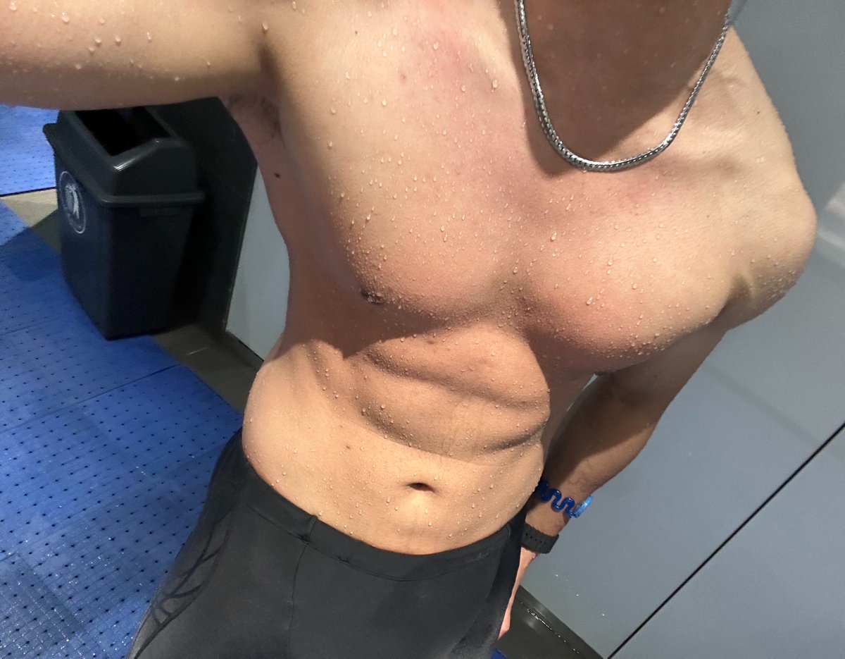 Bob886999's tweet photo. 薄肌 Who wants to lick me #男菩萨 #腹肌 #鸡巴 #男大学生 #反差 https://t.co/m9tagaUwYw
