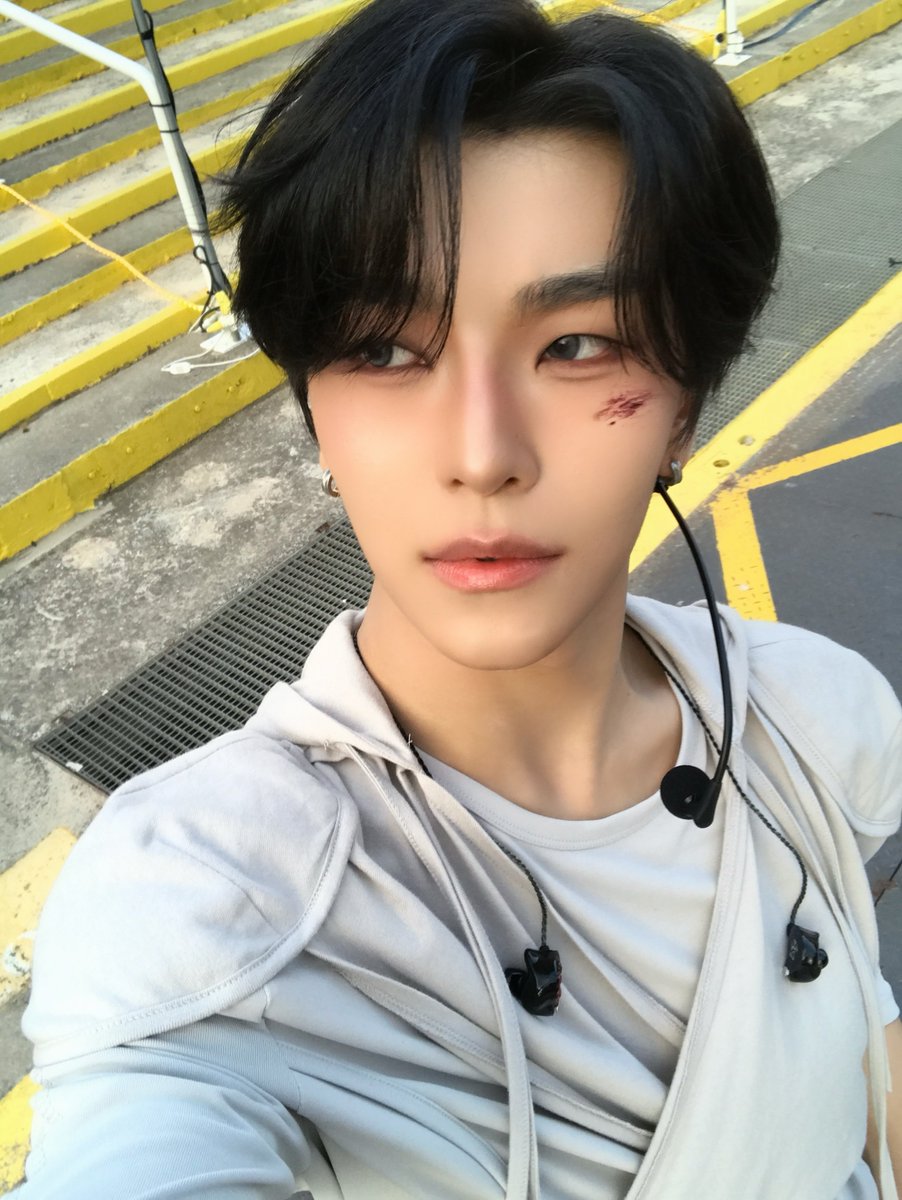 chix2long's tweet photo. 플챗 100일이라고 셀카 우다다 풀어주는 남자...❤️‍🔥 https://t.co/rzpjD7nfqj