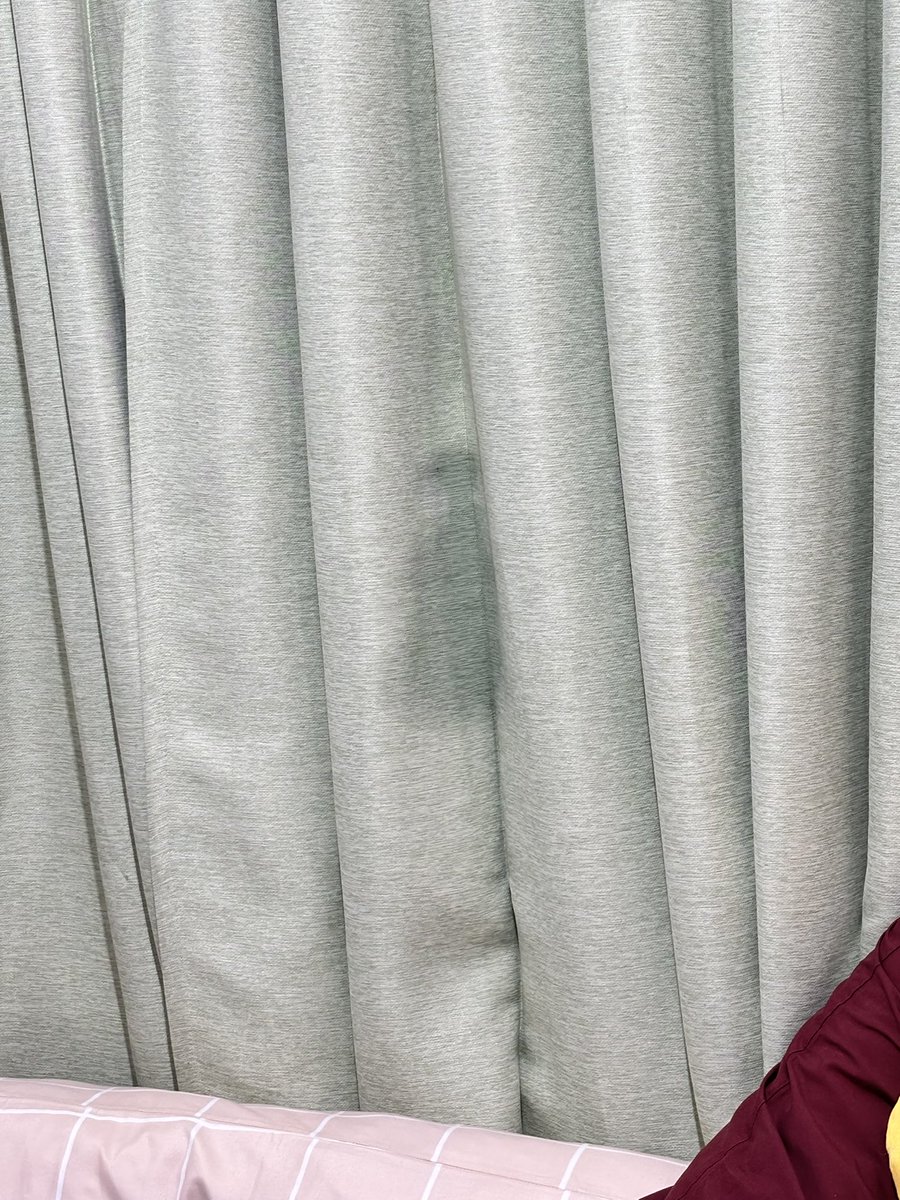 imyourbabbygrl's tweet photo. Anj baru masuk kamar liat begituan di hordeng, mana cuma ada tu gelas kuromi punya sierra, ya allah maap ya kakak botol nya one pake nangkep begituan. Jujur geli tapi mau bangunin siapa 😭🙏🏻 https://t.co/WJ6huTVIzL