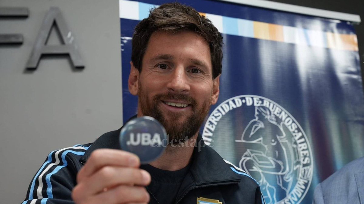 gisoleok's tweet photo. Viva Messi!
Viva la UBA!
Viva la Universidad pública!
Gracias por todo capitán!! https://t.co/oPEPJiGKQ6