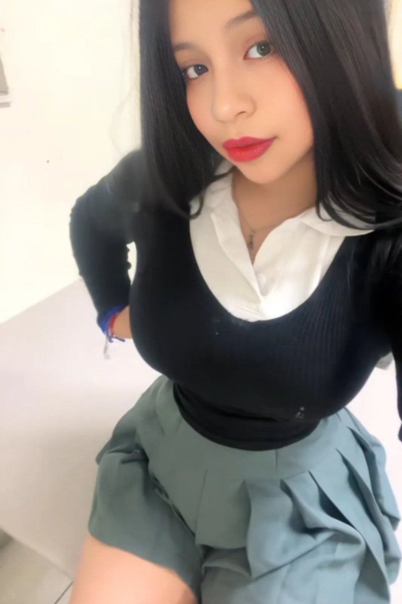 ATetona52280's tweet photo. Yo con uniforme y lo que llevó debajo del uniforme. 
#colegiala
#tetona
#chichona
#boobs
#adolescente
#pechugona https://t.co/952aJdKRNZ