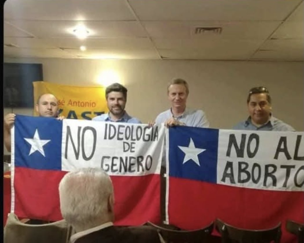 p4purrip0p's tweet photo. Líder de la campaña "CON MIS HIJOS NO " VIOLÓ Y EMBARAZÓ 2 VECES A SU PROPIA HIJA
Jose linares -amigo personal y admirador de José Kast fue denunciado por su hija por violaciones reiteradas desde que tenia 8 años resultado 2
veces embarazada. https://t.co/fjGiiV8aET