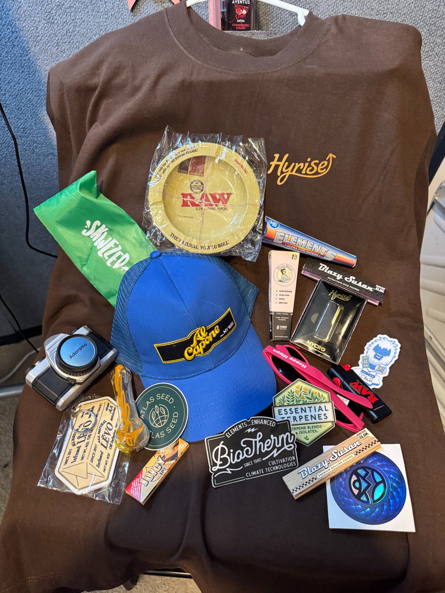 BudVizion's tweet photo. CBD and Swag and VAPE giveaway.  OG Kush has entered the chat. 👑 Where does it rank on your personal strain leaderboard? Budvizion wants your vote. Join free for a chance to win $100: https://t.co/pjleEWp03c #OGKush https://t.co/QYHxX38bLu
