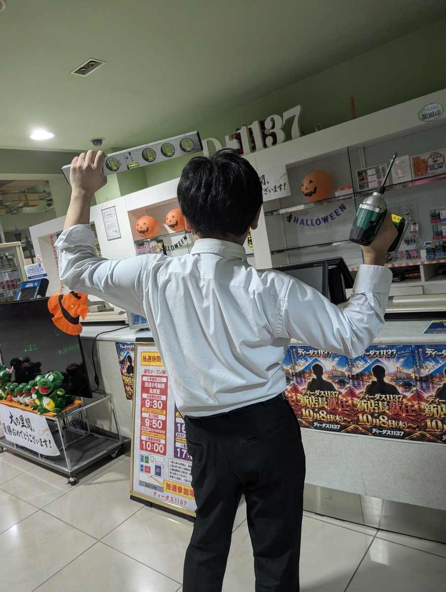 dasullaer's tweet photo. ディーダス大型入替応援に来ました!!
#ディーダス1137　#新店長就任 https://t.co/WbrfunRhgr