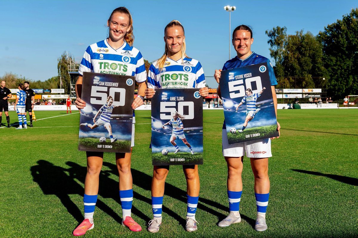 graaficss's tweet photo. De eerste echte jubilarissen van @DGvrouwen
5️⃣0️⃣ wedstrijden voor Anne, Sam en Sterre! Gefeliciteerd dames. 🙌
Leuk om hier een paar designs voor te maken. 🎨
#DeGraafschap #samenDRAN 🔵⚪️ https://t.co/I3Twv4sBZM