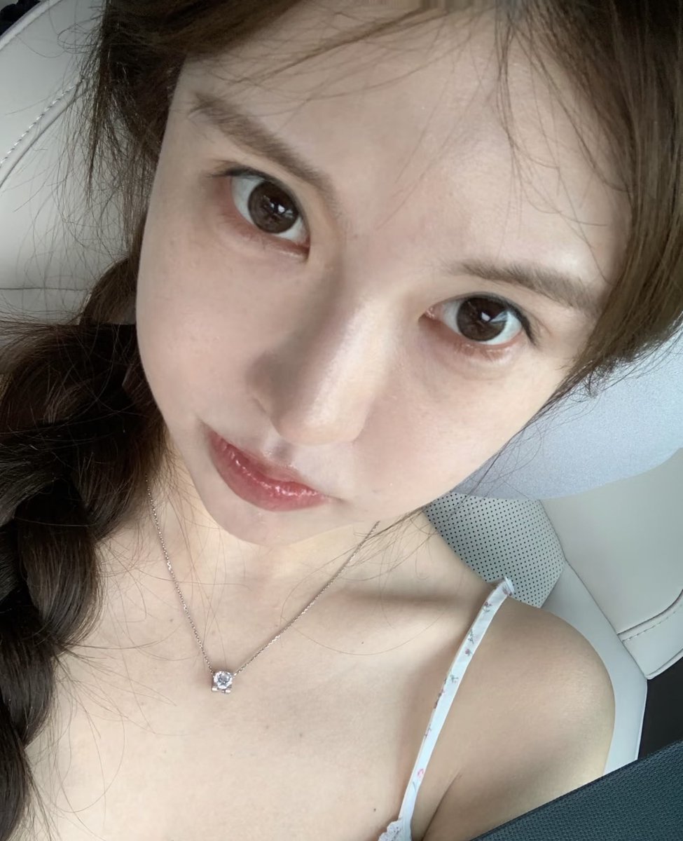 nicole99zo7's tweet photo. 第一次玩  是不是不适合太多人？😆

会难受吗？ https://t.co/090IovU9Cr