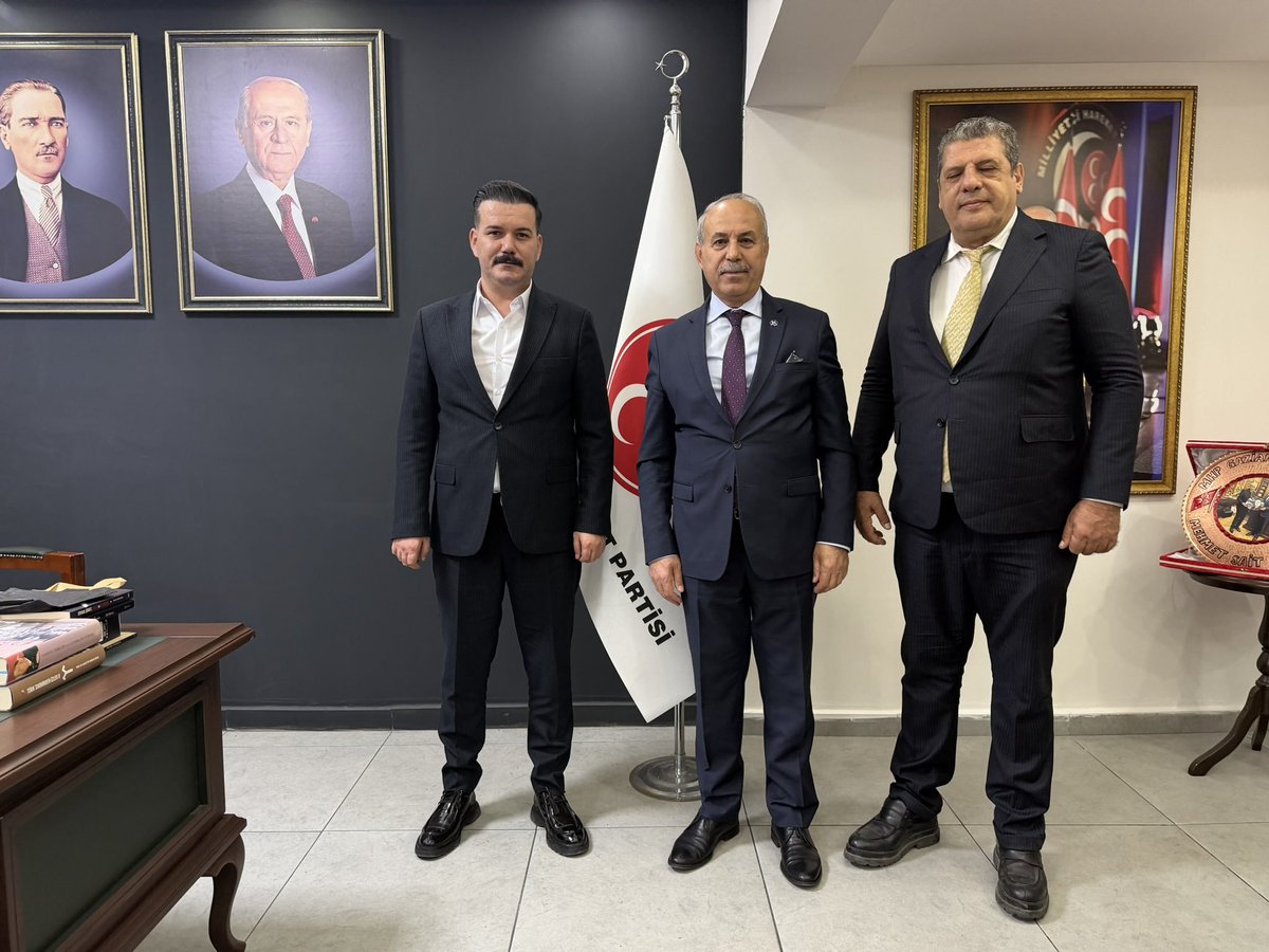 Gaziantepocak27's tweet photo. Ülkücü Şehidimiz Ahmet Remzi Akbaş’ın Oğlu,Taş Medreseli büyüğüm Sn.Ali Uğur Akbaş İle birlikte MHP İl Başkanımız Sn.Mehmet Sait Kılıç Başkanımızı ziyaret ettik.
@ayyildirim1
@cenkgece https://t.co/43bI3kXKuU