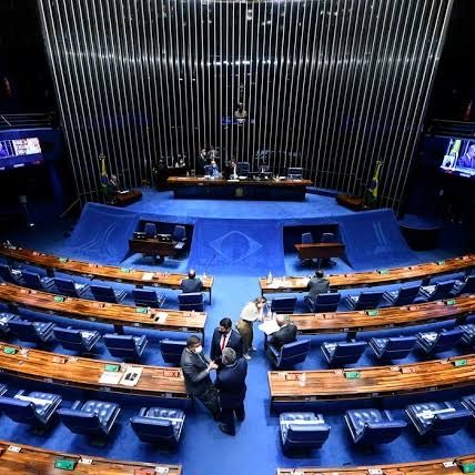 choquei's tweet photo. 🚨BRASIL: Senado começa a discutir, às 16h desta terça-feira (6), propostas que tratam da redução da jornada de trabalho e do fim da escala 6x1. https://t.co/glfkzuxkbl