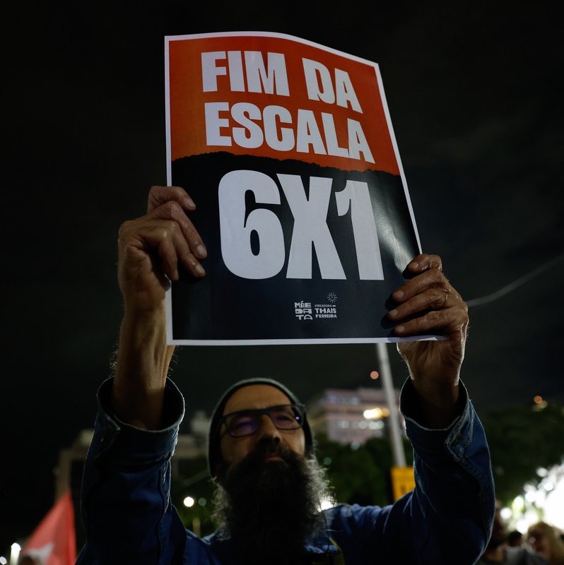 choquei's tweet photo. 🚨BRASIL: Senado começa a discutir, às 16h desta terça-feira (6), propostas que tratam da redução da jornada de trabalho e do fim da escala 6x1. https://t.co/glfkzuxkbl