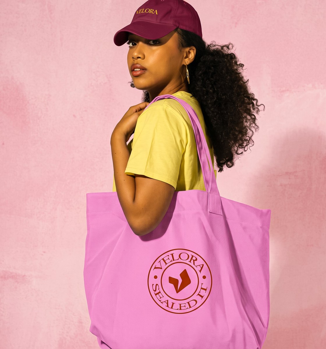 TGOnyije's tweet photo. VELORA branding project - mockup collection III https://t.co/i3jUf1DXEZ
