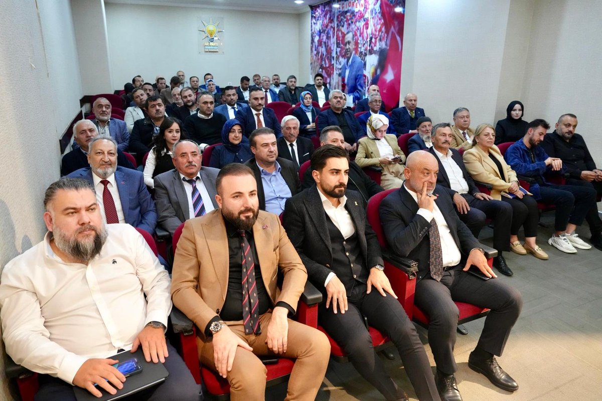 AkKeciorenResmi's tweet photo. Haftalık Olağan Yönetim Kurulu toplantımızı İlçe Başkanımız Sayın Ömer Faruk İslam'ın başkanlığında, İl Yönetim Kurulu Üyemiz Sayın Fatma Köse'nin katılımlarıyla gerçekleştirdik.

Alınan kararlar hayırlara vesile olsun. 

@RTErdogan 
@hakanhanozcan 
@erhansarigol
@06fatmakose
@AkpartiAnkara
@omerfarukislam
@akkadinkeciorn
@AkgencKecioren