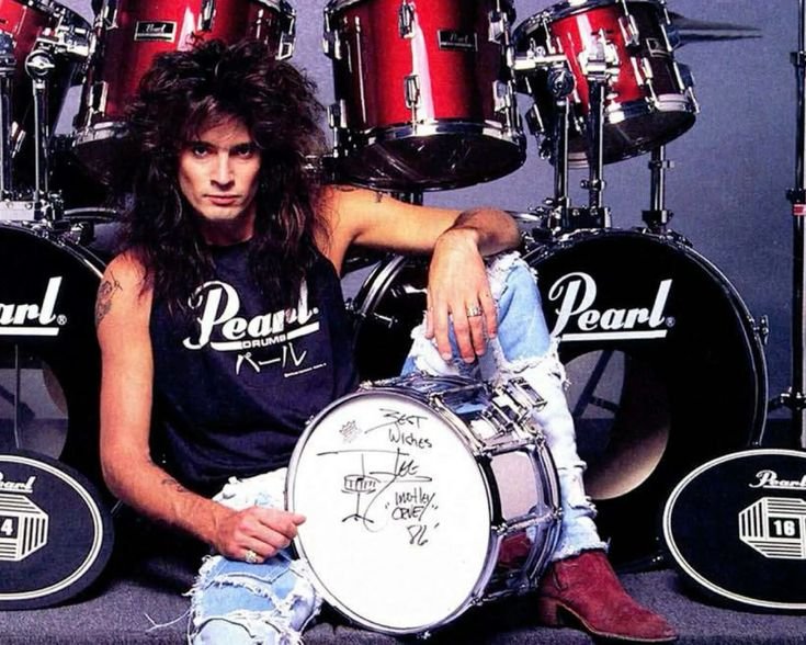 peterkidder's tweet photo. Tommy Lee https://t.co/B8fM88Gfiv