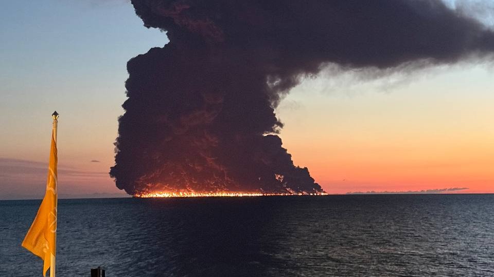 HormuzLetter's tweet photo. BREAKING: Ukraine has just struck an oil tanker, which is now burning off the coast of Sochi in Russia's Krasnodar region, with a massive fire and a black smoke column rising several kilometres. https://t.co/yJZMuSy5Hv
