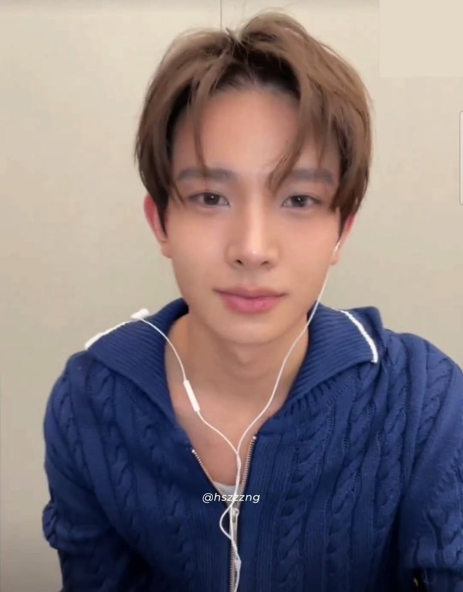heeinorbit's tweet photo. whenever i see fancalls from this time period all i can think about is his lip filler allegations 😅 like that’s really how bored and mad some ppl were 💀 https://t.co/krV3RViIk4
