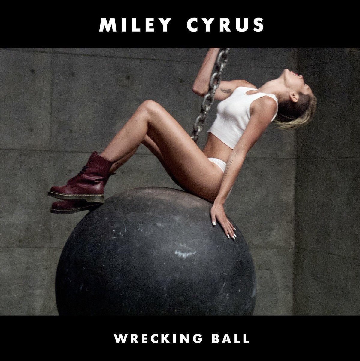 unholycyrusss's tweet photo. Miley’s signature hits https://t.co/Ml4mefz3Wf