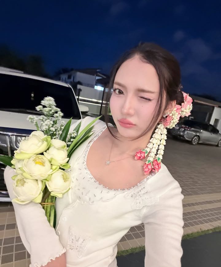 Ahginaa's tweet photo. คุ้นมากป้ะพอร์ช?????ใช่ชุดนี้ป้ะที่คุ้นๆน่ะ https://t.co/egazexa6eB