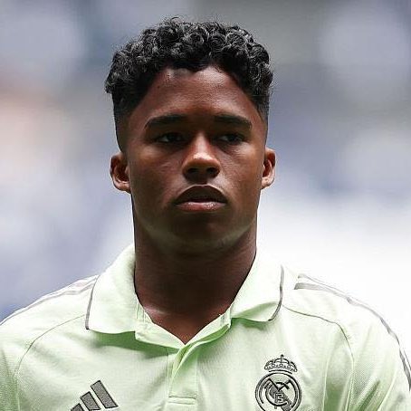 DiarioGols's tweet photo. Endrick já está preparado para sair do Real Madrid em janeiro. 

O atacante jogou apenas QUATRO minutos nesta temporada sob o comando de José Mourinho.

Aston Villa, Roma e Milan estão todos monitorando sua situação para uma possível movimentação por EMPRÉSTIMO.

📰 SPORT https://t.co/K550Qdylu2