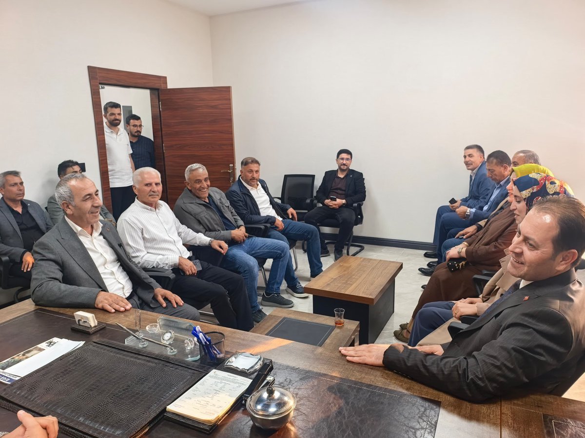 akgencliksurfa's tweet photo. 📍AK Parti Şanlıurfa İl Başkanlığı 

AK Parti Şanlıurfa İl Başkanlığımızın yeni hizmet binasında, İl Gençlik Kollarımıza hayırlı olsun ziyaretinde bulunan Hilvan İlçe Teşkilatımızı ağırladık.

Hilvan İlçe Teşkilatımıza nazik ziyaretleri ve hayırlı olsun temennileri dolayısıyla teşekkür ediyor, teşkilat çalışmalarında başarılar diliyoruz.

@avyusufibis @bybekirbozdag @osmannazlier @milhamigunbegi @fatihseyrekk @furkankucukk_