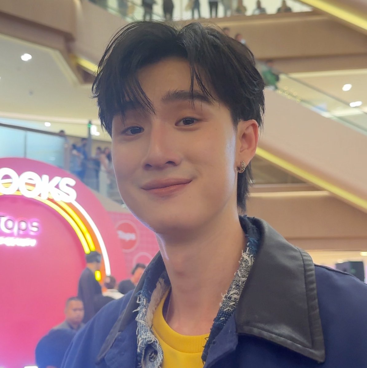 flavormcd's tweet photo. เหมือนโดนมามี๊โปะโกะจ้องหน้า. . . https://t.co/KpEC5DVXHH