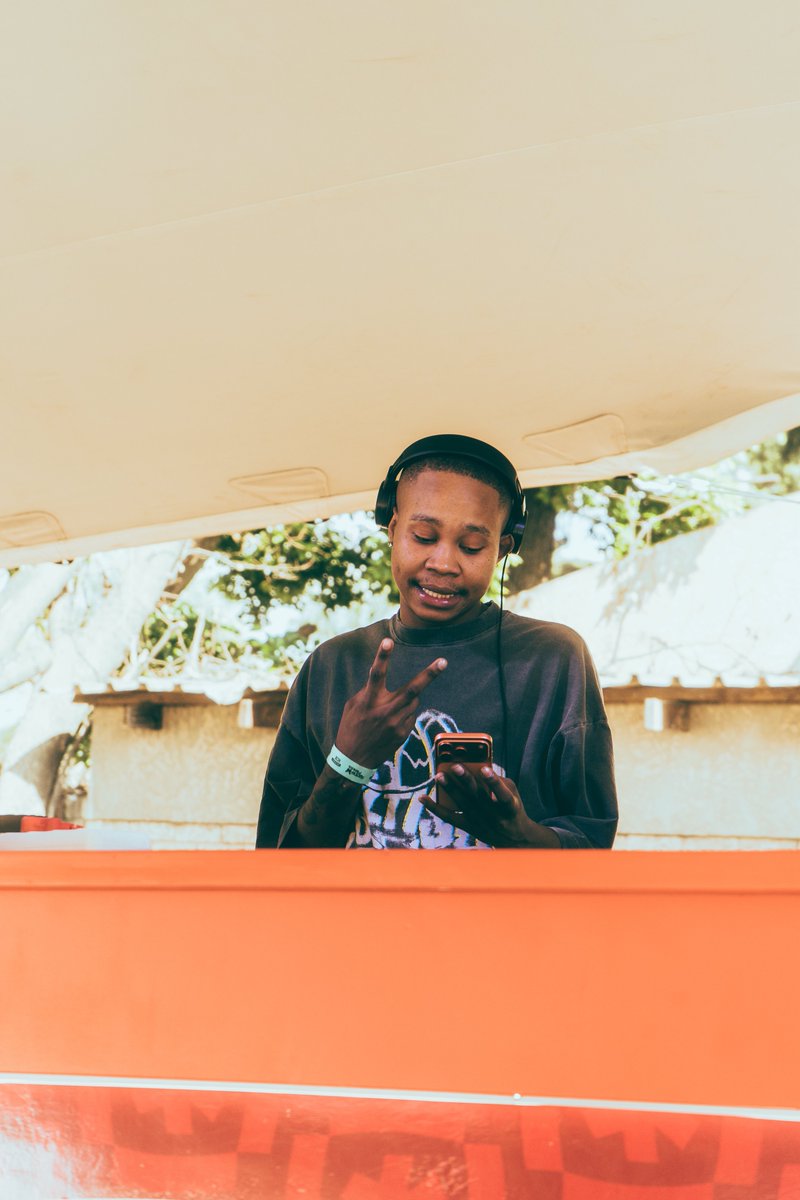 Lesedithedj's tweet photo. 🪅☀️ outside ! https://t.co/1xk3qzVsXz