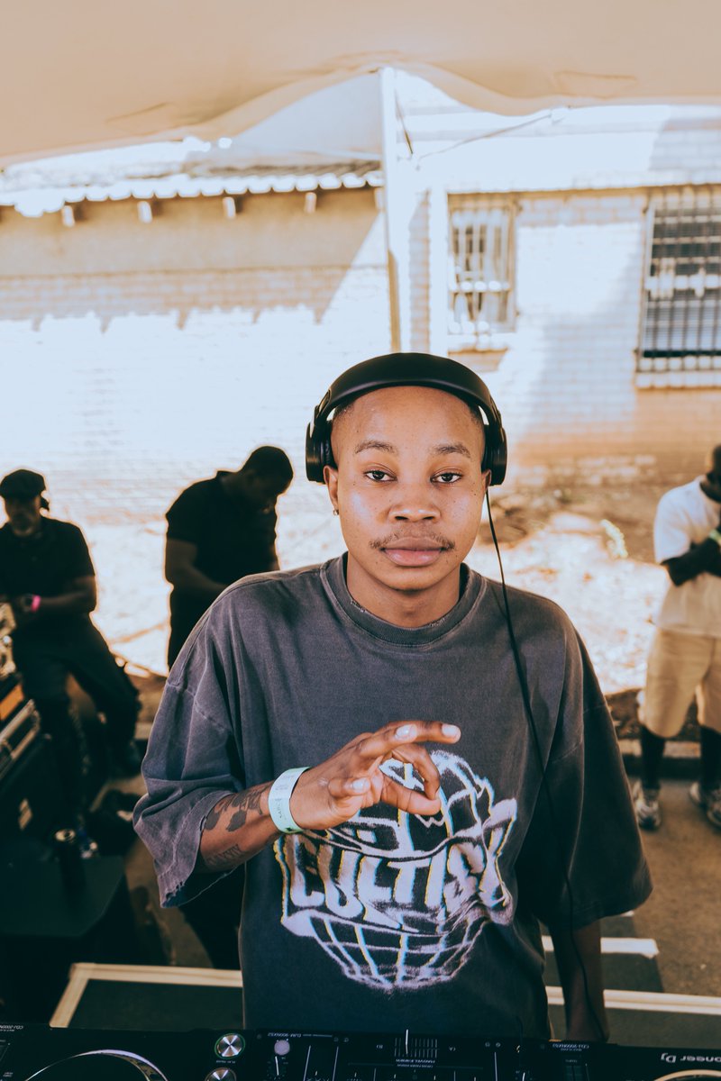 Lesedithedj's tweet photo. 🪅☀️ outside ! https://t.co/1xk3qzVsXz