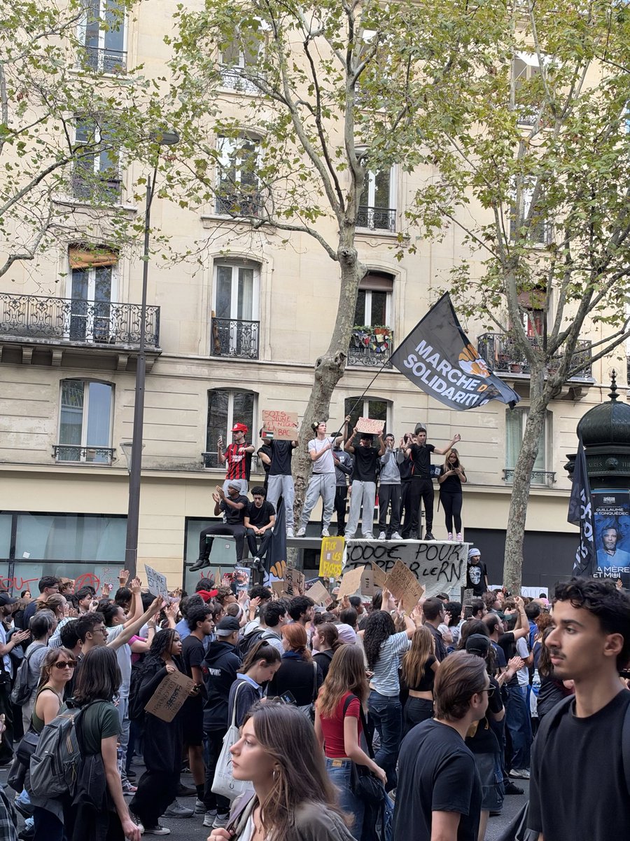 Huntixou's tweet photo. Vu ce que c’était aujourd’hui je préfère même pas imaginer le 17 https://t.co/APUk8uQzo5