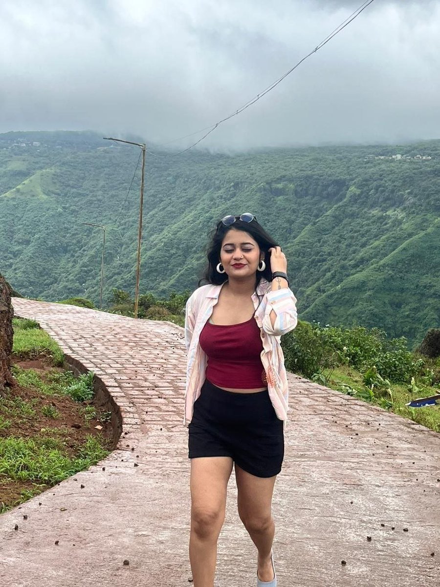 malludaddyjohny's tweet photo. Curvy😋 https://t.co/tllp31Dcyy