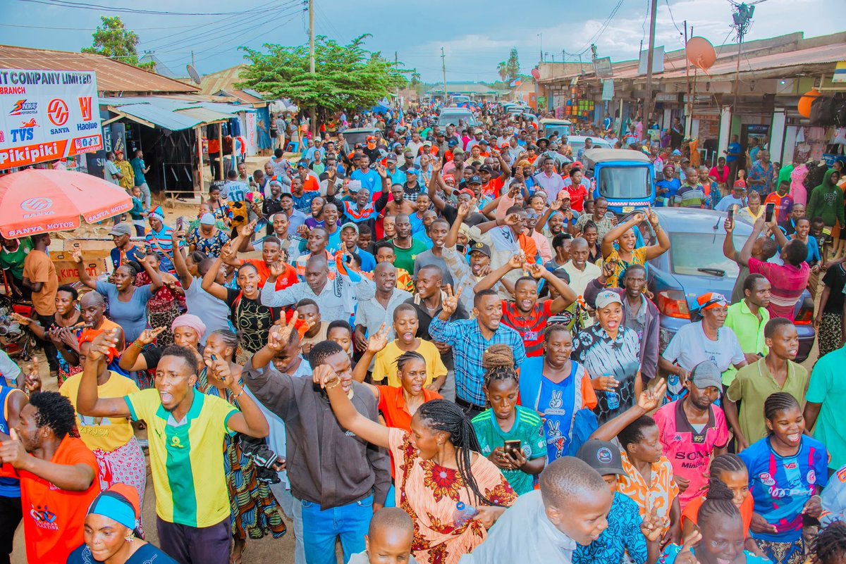 Sativa255's tweet photo. Hii ni TARIME wananchi wanataka KATIBA MPYA na LISSU aachiwe.

Hii nyomi inawaumiza sana WAKOLONI WEUSI. Chama kinaendelea kupendwa kila kona ya NCHI.

Repost 200 https://t.co/MYl7ZtXL03