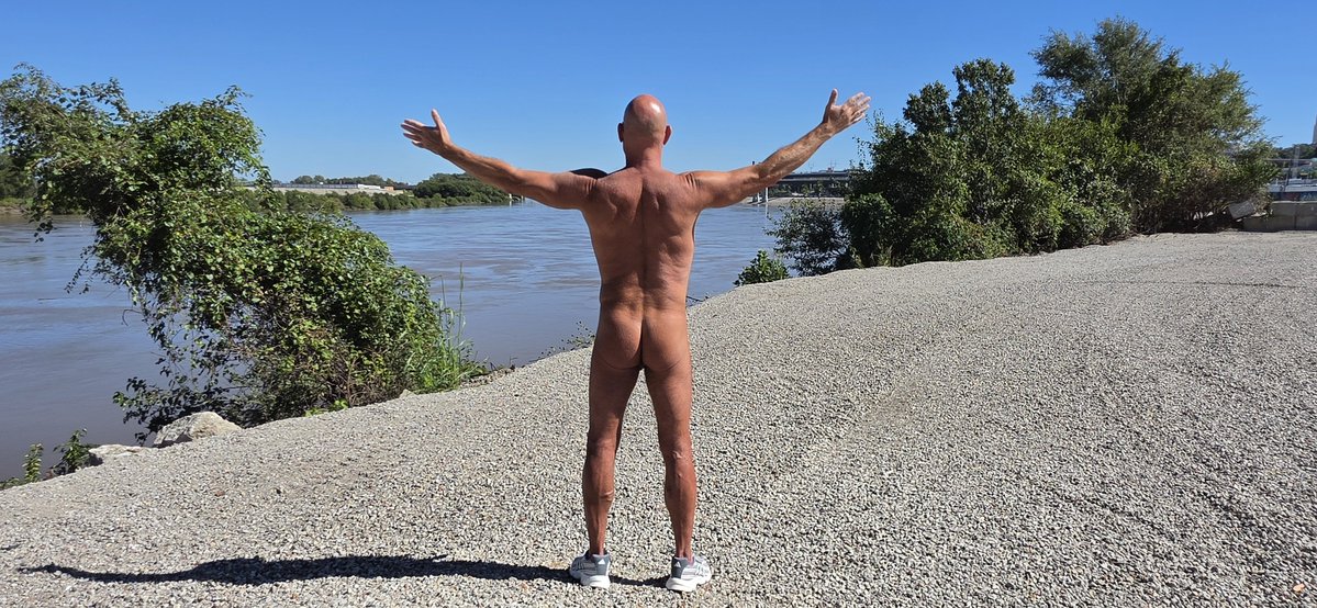 Hickory70861N's tweet photo. https://t.co/WNr9nKxtej
#muscledaddy #baldmuscle #musclegays #hotmuscledaddy #muscleman #nudist #hung #dilf #butt #muscleass #ass #thong #thongers #musclethong #musclenerd #hung #daddymuscle https://t.co/ybUWYWQfrm