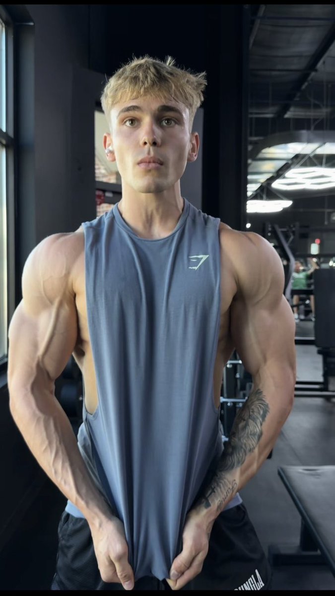 AlphaCMuscle's tweet photo. Where My rt boys at? 👀 

These arms 💪 Deserve some Worshipping 🙇‍♂️🙇‍♂️🙇‍♂️

If you can’t $end, RT and like My posts. Les get this $h!t built back 🆙 
#findom #findomalpha #findommuscle https://t.co/Ia1xdv35od