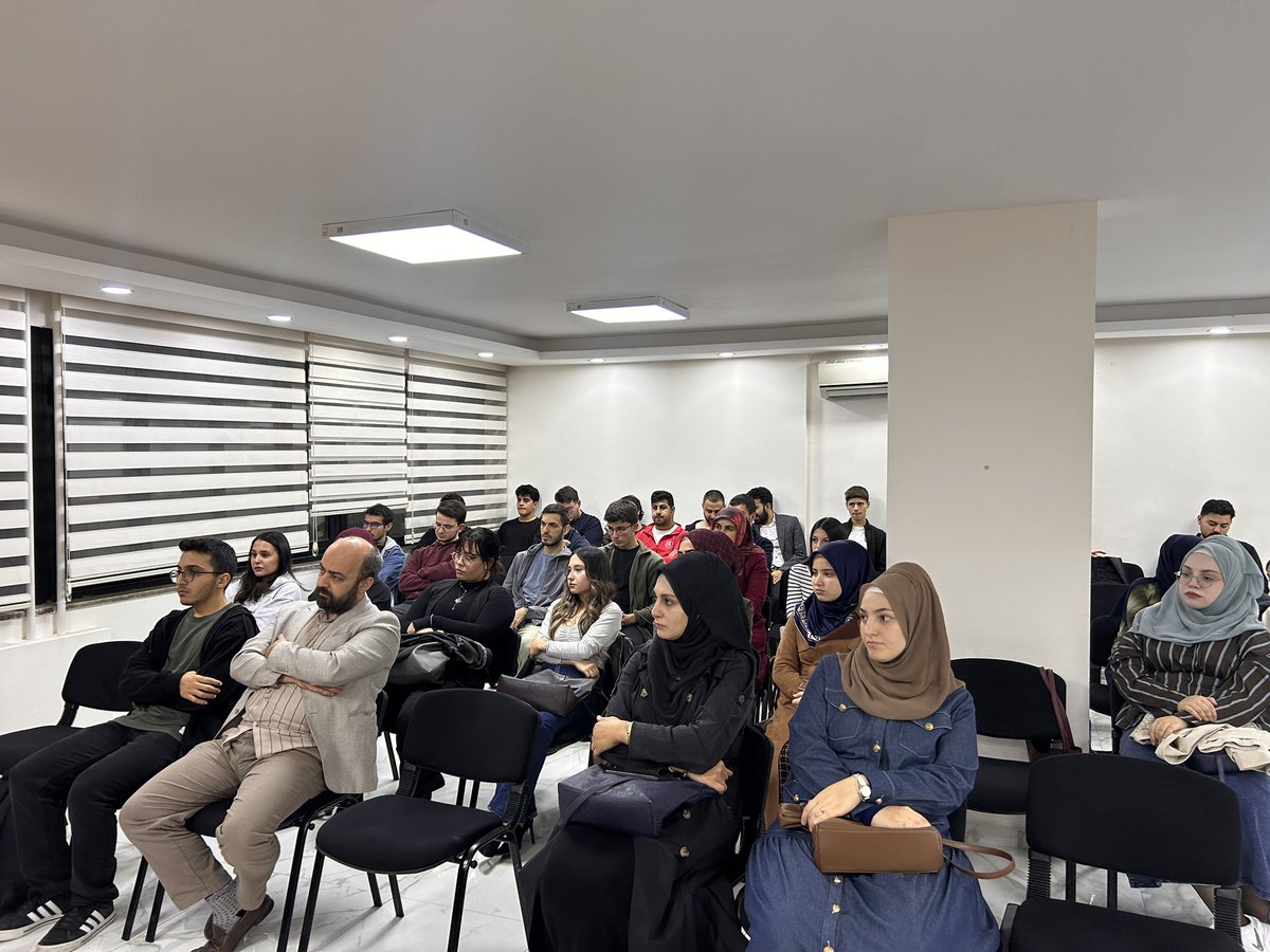 BTPAnkaraGenc's tweet photo. BTP Ankara Gençlik Kolları olarak yeni dönemin ilk seminerini gerçekleştirdik. 🇹🇷

“25. Yılında BTP” diyerek vizyonumuzu ve geleceğimizi konuştuk; Ebedi Genel Başkanımız Prof. Dr. Haydar Baş hocamızı ve Genel Başkanımız @huseyinbas_BTP’ı yad ettik.

Yeni dönemimiz hayırlı olsun! https://t.co/pEfRz0tWEG