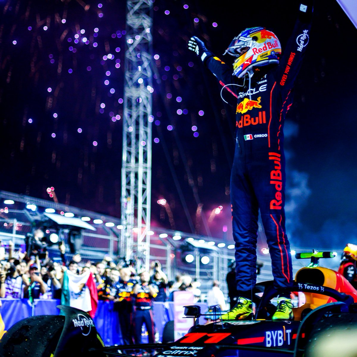 Schecoperezhq's tweet photo. This is the Mexican Way 🏆🇲🇽

11:11:11

2022🔙🇸🇬

#SingaporeGP https://t.co/peNf3ckmY7