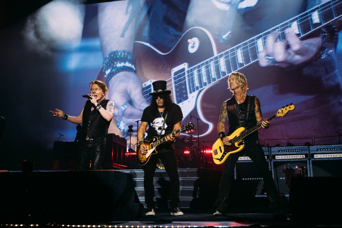 gunsnroses's tweet photo. San Diego family! It was a spectacular reunion. Thank you for rockin' with us. https://t.co/FQtl6LyS69