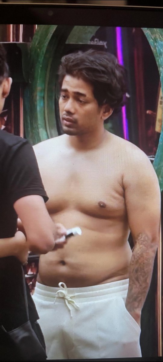 __V4MPIRE's tweet photo. most punchable face right now. 🤡

HEART GOES OUT FOR QAZI

#QaziTouqeer • #BB20 • #BiggBoss20 https://t.co/D5bqbP6wAW