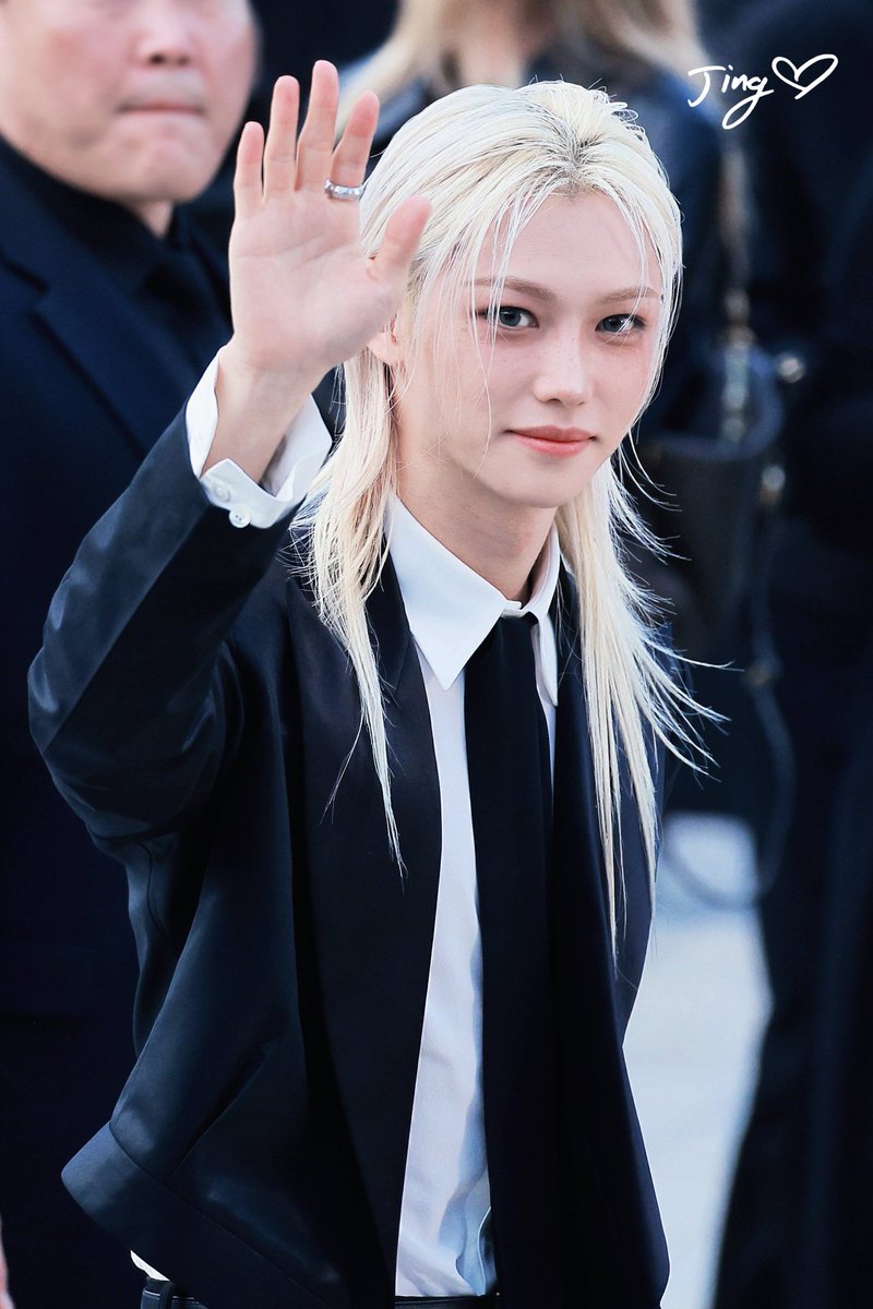 TheePopCore's tweet photo. Felix serves prince-like visuals at the Louis Vuitton show in Paris today. https://t.co/3XyJiVY0ok