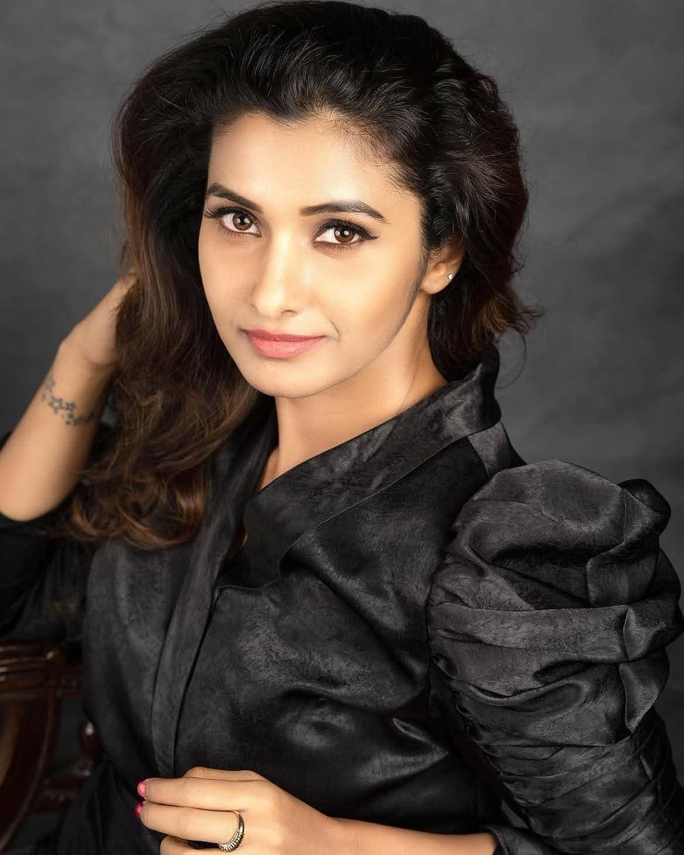KKMu1w's tweet photo. Priya Bhavani Shankar✨❤️
#Priya #PriyaBhavaniShankar #LatestPhotos #CelebrityStyle #Kollywood #TamilCinema #SouthCinema #TamilActress #TrendingNow #ViralPhotos #CinemaUpdates #CelebrityLook #PhotoshootVibes #KollywoodUpdates #TamilUpdates #CinemaLovers #ActressStyle https://t.co/Lkw20BCo7B