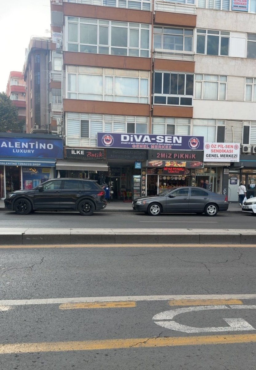 reelTonaltDrump's tweet photo. Divalara sendika açılmış üye olmayı unutmayın https://t.co/ydgwf9ccgf