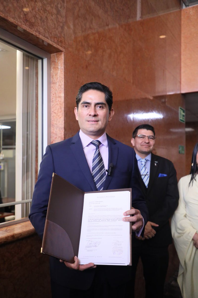 AsambleaEcuador's tweet photo. @HernanZapata señala que la iniciativa de #ReformaLOES busca combatir el sedentarismo, la obesidad y su impacto en la salud de los jóvenes y adultos del Ecuador, mediante uso de plataformas digitales que integren redes de centros deportivos y disciplinas diversas que permitan que las y los estudiantes accedan al ejercicio físico donde sea que se encuentren y de acuerdo a sus preferencias. #AsambleaEc2026