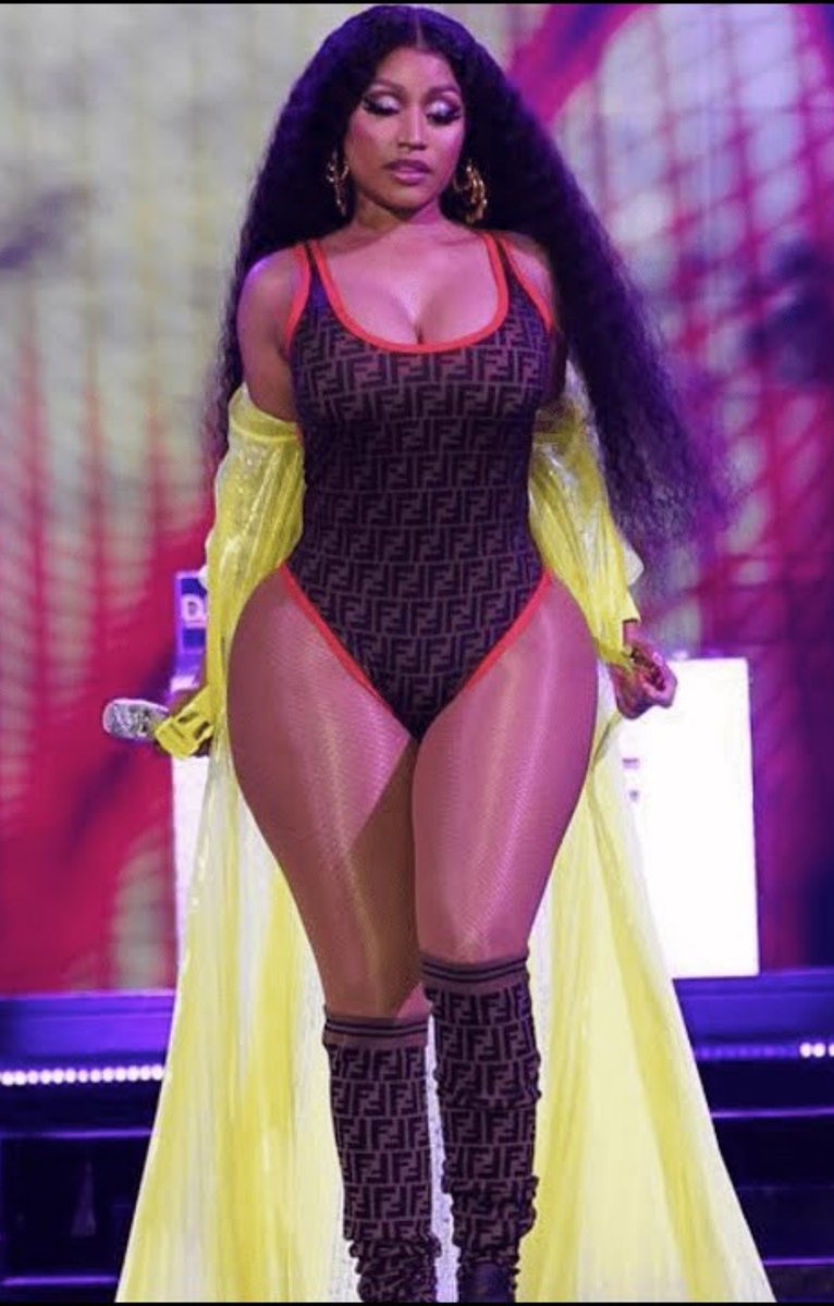 pinkraised's tweet photo. her looks on the nicki world tour were so gaggy https://t.co/PtX9egspA1