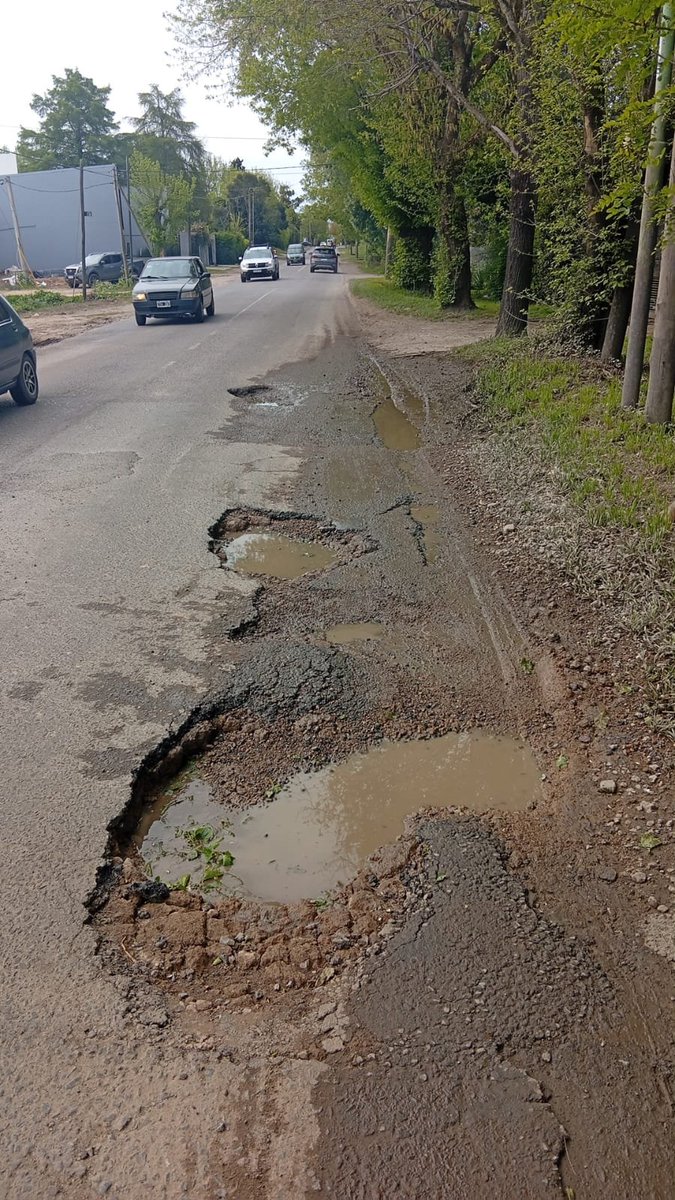 Turcolibia's tweet photo. #Dato: Así es el estado de la principal calle de #VillaElisa. Es la Av Arana (419) entre #Centenario y #Belgrano. La parte mas rota para circular es entre 14 y 15 (video) #LaPlata https://t.co/8GsRUcf6vG