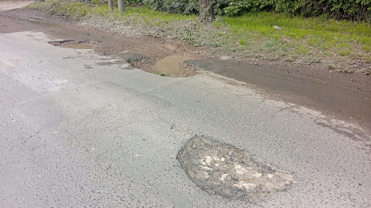 Turcolibia's tweet photo. #Dato: Así es el estado de la principal calle de #VillaElisa. Es la Av Arana (419) entre #Centenario y #Belgrano. La parte mas rota para circular es entre 14 y 15 (video) #LaPlata https://t.co/8GsRUcf6vG
