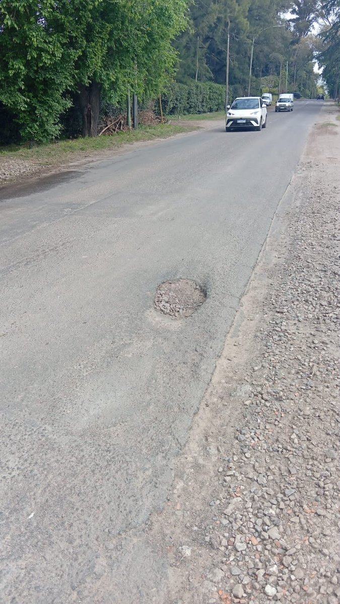 Turcolibia's tweet photo. #Dato: Así es el estado de la principal calle de #VillaElisa. Es la Av Arana (419) entre #Centenario y #Belgrano. La parte mas rota para circular es entre 14 y 15 (video) #LaPlata https://t.co/8GsRUcf6vG