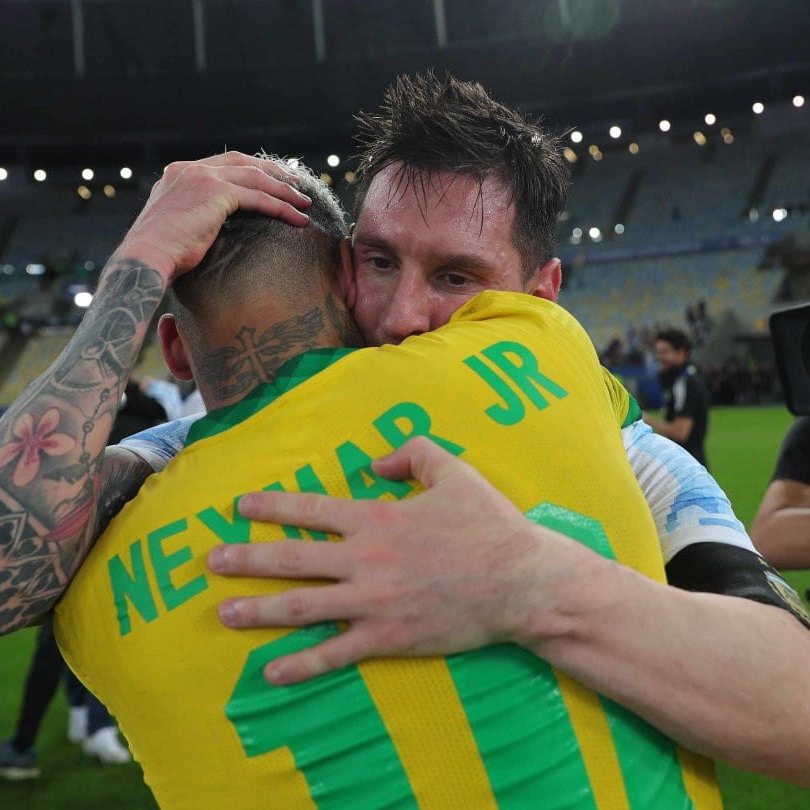 giraltpablo's tweet photo. 🇧🇷❤️🇦🇷 La carta de Neymar para Messi:

"Quien ama el fútbol te disfrutó a lo largo de estos años…
Hoy es tu último partido con la camiseta de tu selección, tu país, y espero que disfrutes cada segundo, que todos los homenajes hoy te hagan feliz.
No solo Argentina te agradece, todo el mundo te agradece por todo lo que diste al fútbol.
Gracias por hacerme amar aún más el fútbol. Fue un honor haber jugado contra vos, y más haber hecho historia a tu lado.
GRACIAS, Leo Messi.🐐"
