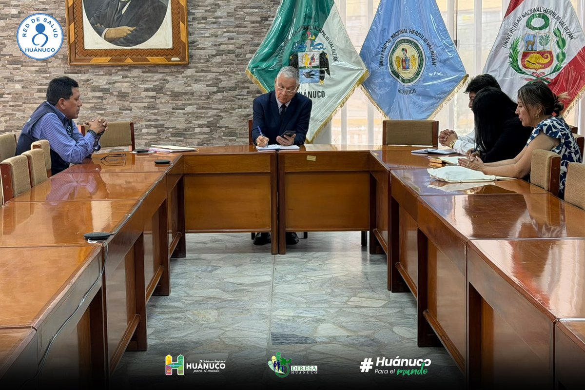 HuanucoRed's tweet photo. La Red de Salud Huánuco y la @UNHEVAL_Oficial articulan acciones por la comunidad estudiantil. El Mg. Sergio Fernández Briceño y el rector, Dr. Ewer Portocarrero, sostuvieron una reunión para establecer una alianza de cuidado integral de salud. 🏥 https://t.co/4rnCnW73MT