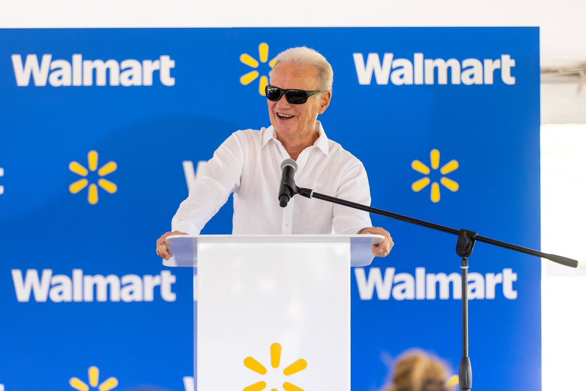 ramonluisrivera's tweet photo. Hoy en la colocación de la primera piedra del primer Walmart Supercenter en #Bayamón. 

Con una inversión de $65 millones, más de 265 empleos durante la construcción y cerca de 600 empleos cuando comience a operar.

Un proyecto que continúa fortaleciendo nuestra actividad comercial.