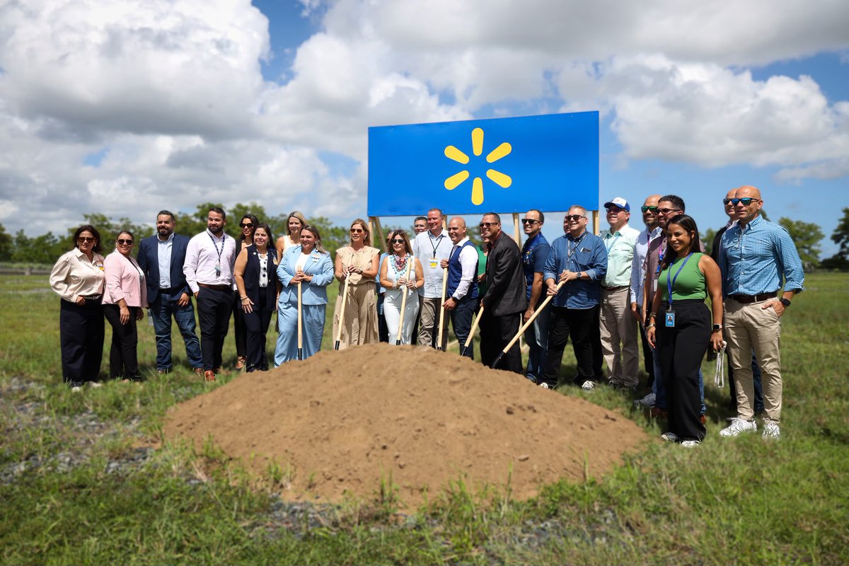 ramonluisrivera's tweet photo. Hoy en la colocación de la primera piedra del primer Walmart Supercenter en #Bayamón. 

Con una inversión de $65 millones, más de 265 empleos durante la construcción y cerca de 600 empleos cuando comience a operar.

Un proyecto que continúa fortaleciendo nuestra actividad comercial.
