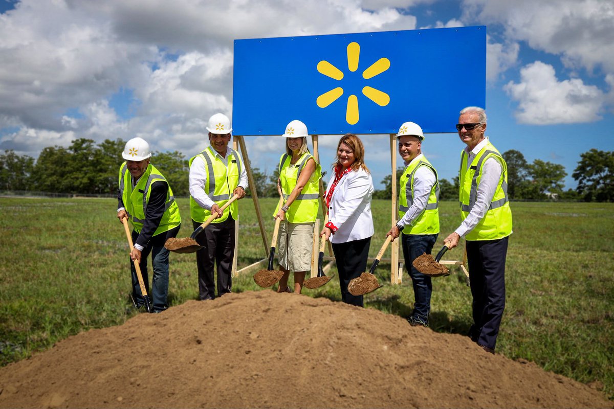 ramonluisrivera's tweet photo. Hoy en la colocación de la primera piedra del primer Walmart Supercenter en #Bayamón. 

Con una inversión de $65 millones, más de 265 empleos durante la construcción y cerca de 600 empleos cuando comience a operar.

Un proyecto que continúa fortaleciendo nuestra actividad comercial.